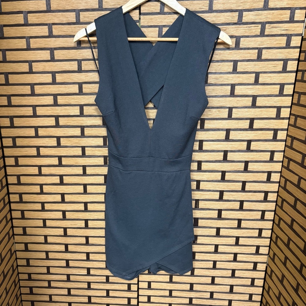 Windsor Gray Cross Over Back Romper Size Large
